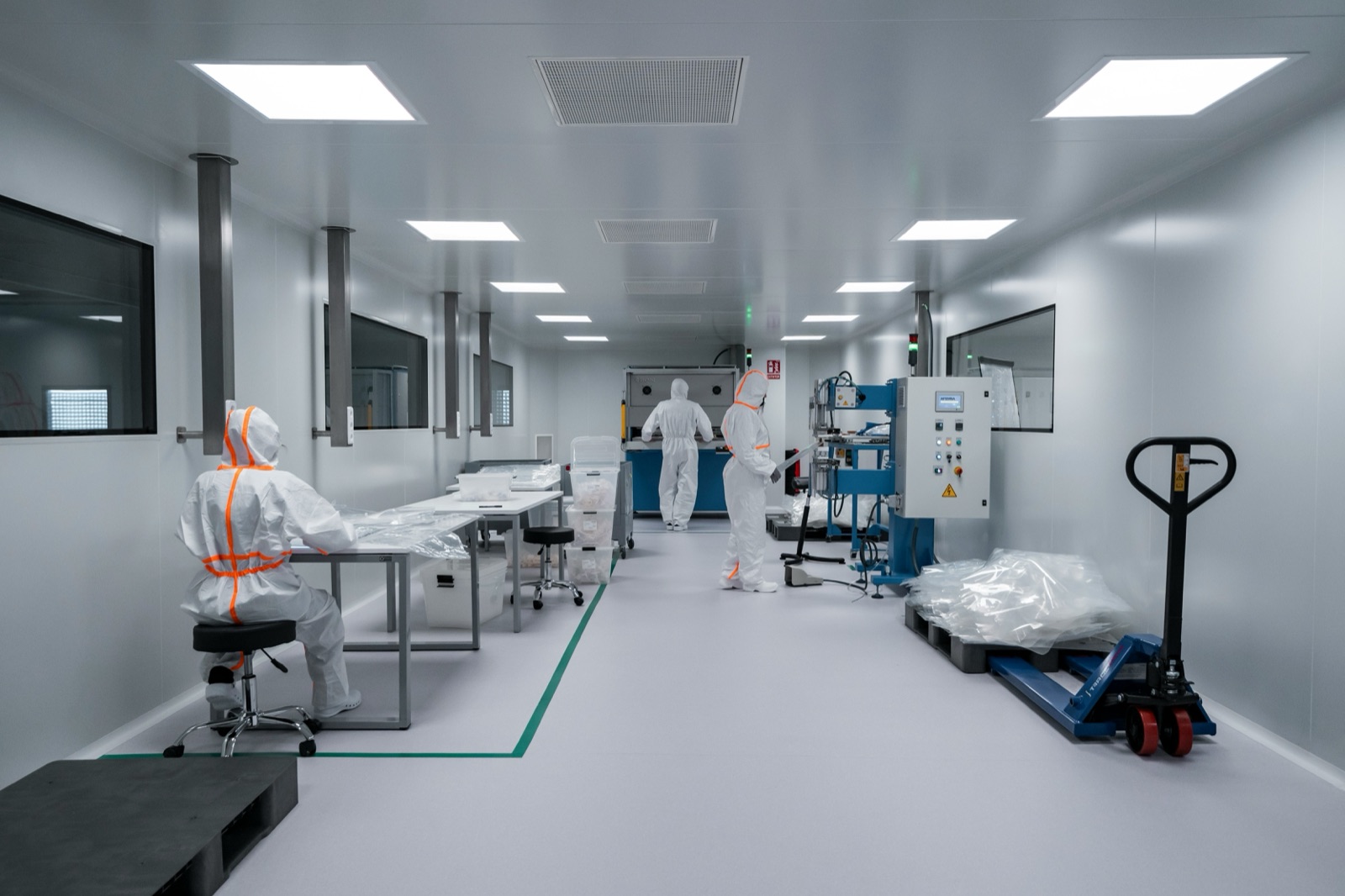 Semiconductor cleanroom wafer processing equipment with vacuum seals lubricated using Pyra-Sil™ 802 silicone grease