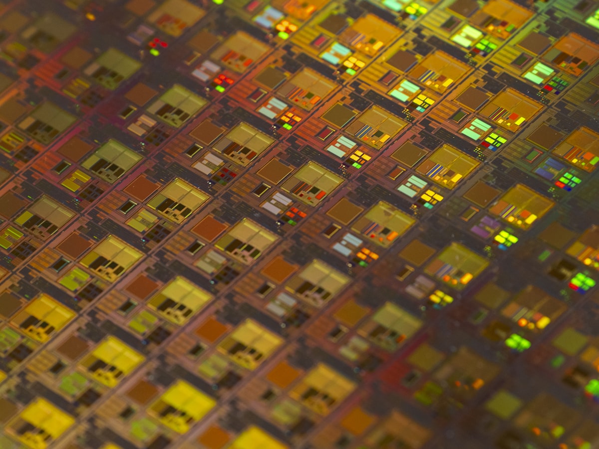 Colorful semiconductor wafer die pattern for Cast-Max™ glob top encapsulation of bare dies and wire bonds